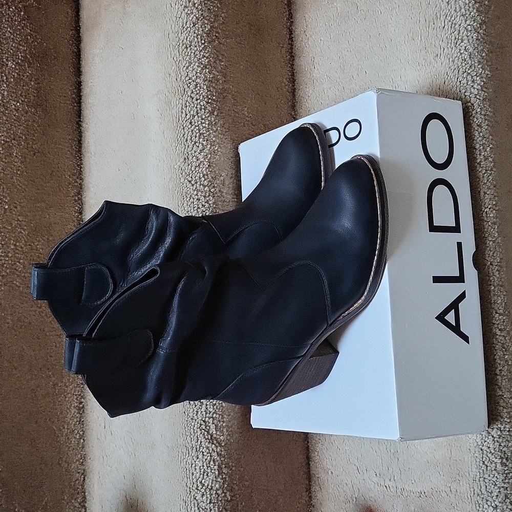 NWT Black Leather Heeled Boots With Pull Straps! Size 39